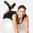Frau mit Gymnastikball