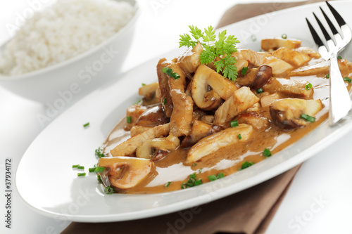 Photo: Schweinegeschnetzeltes mit Champignons und Reis Schweinegeschnetzeltes mit Champignons und Reis