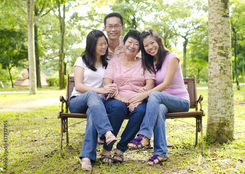 Photo: Asian family Asian family