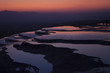Foto: Travertine terraces in Pamukkale during sunset, Turkey Travertine terraces in Pamukkale during sunset, Turkey