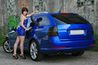 Das blaue Kleid und das blaue Auto