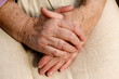 Photo: gefaltene Hände einer Seniorin gefaltene Hände einer Seniorin