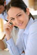 Jeune femme en formation commerciale Jeune femme en formation commerciale