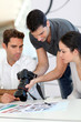 Réunion de travail en agence photographique Réunion de travail en agence photographique