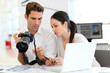 Réunion de travail en agence photographique Réunion de travail en agence photographique