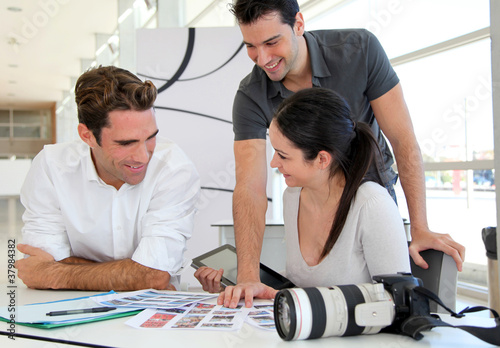 Foto: Réunion de travail en agence photographique Réunion de travail en agence photographique