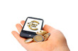 Hand mit Smartphone und Geld Hand mit Smartphone und Geld