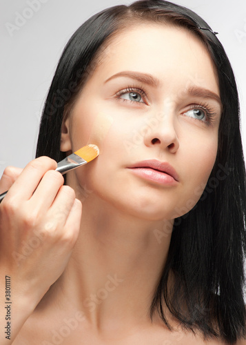 Photo: Woman applying foundation Woman applying foundation