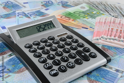 Photo: Taschenrechner auf vielen Euro-Scheinen Taschenrechner auf vielen Euro-Scheinen
