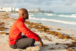 Foto: Handsome Man Meditating in Miami South Beach Handsome Man Meditating in Miami South Beach