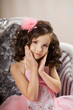 Photo en ligne au meilleur prix Child on a chair in a nice dress