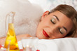 Wellness - Frau erhält Massage in Spa