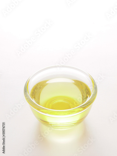 Photo: close up of a bowl of cooking oil close up of a bowl of cooking oil