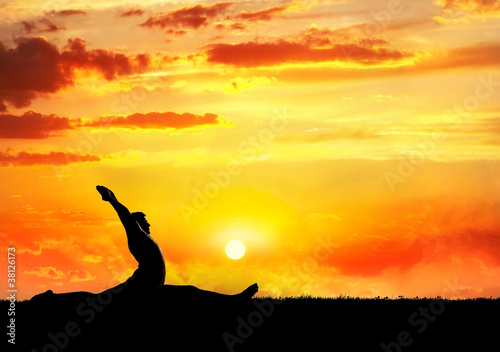 Photo: Yoga hanumanasana monkey pose Yoga hanumanasana monkey pose