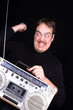 Mann mit Kassettenrecorder
