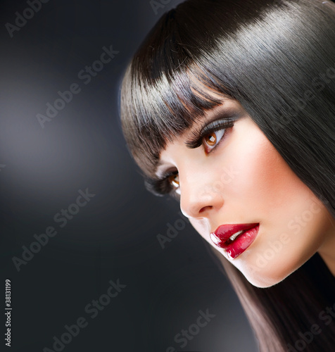 Foto: Fashion Makeup. Beauty Brunette Fashion Makeup. Beauty Brunette