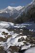 Alpen Panorama miot Bachlauf Winter