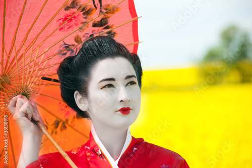 Photo: Geisha in the yellow field Geisha in the yellow field