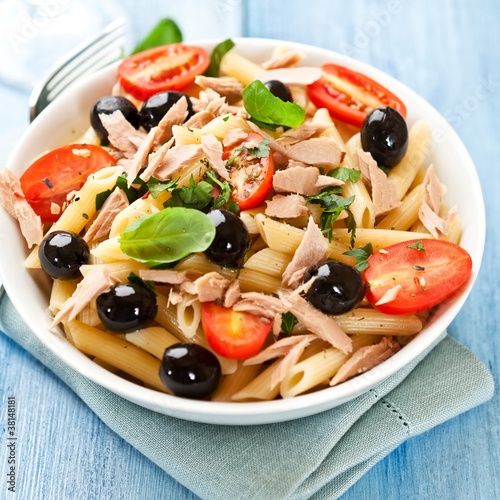 Foto: Pasta salad with cherry tomatoes and tuna Pasta salad with cherry tomatoes and tuna