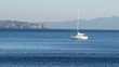 Voilier à l'entrée du port de La Ciotat