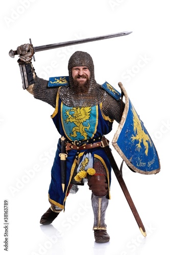 Foto: Medieval knight in attack position. Medieval knight in attack position.