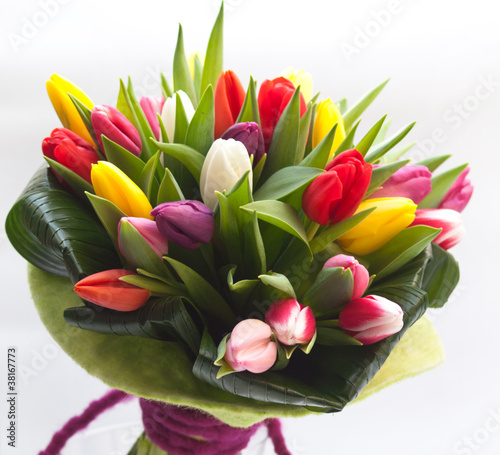 Foto: bunter Frühlingsstrauß mit Tulpen bunter Frühlingsstrauß mit Tulpen