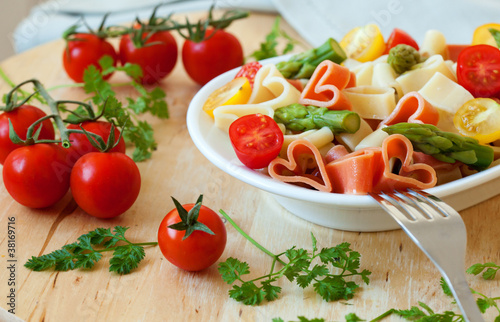 Photo: Delicious heart-shaped pasta with tomatoes and asparagus Delicious heart-shaped pasta with tomatoes and asparagus