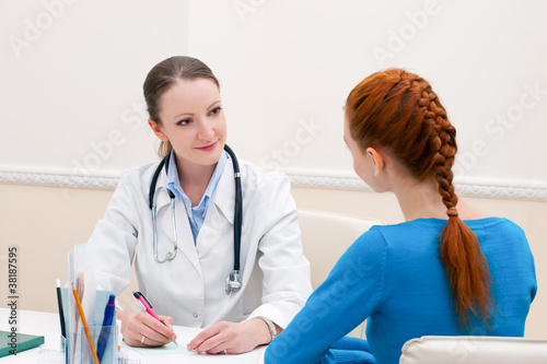 Photo: Doctor advises woman patient Doctor advises woman patient