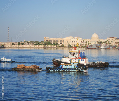 Foto: Tugboat on Suez Canal, Egypt at Port Said Tugboat on Suez Canal, Egypt at Port Said