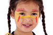 enfant avec couettes et maquillage