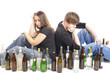 Zwei Jugendliche beim Trinken