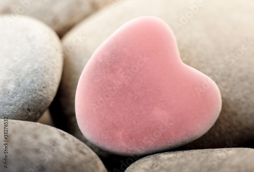 Foto: pierre galet zen coeur rose pierre galet zen coeur rose