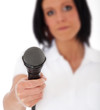 Frau bittet um ein Interview