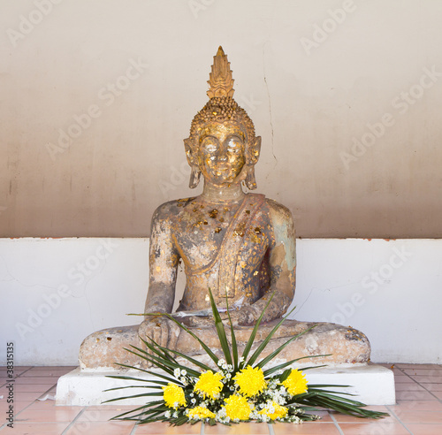 Foto: Old golden buddha Old golden buddha