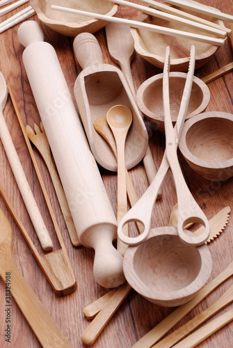 Photo: utensili da cucina in legno - due utensili da cucina in legno - due