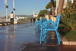 la croisette et les chaises bleues