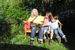 Oma mit Enkelkindern