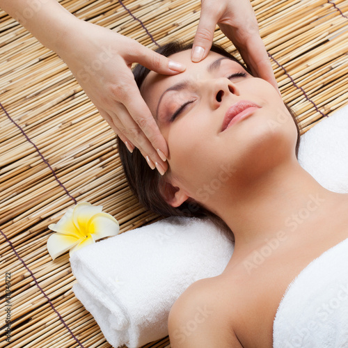Foto: massage of face massage of face