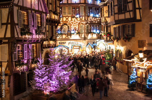 Photo: Le marché de Noël à Colmar en Alsace Le marché de Noël à Colmar en Alsace