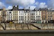 Façades sur la seine à Paris