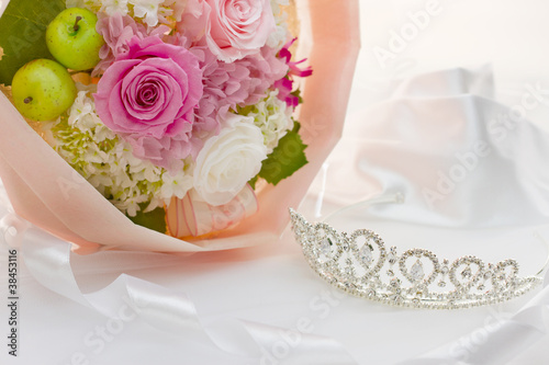 Photo: Tiara and bouquet Tiara and bouquet