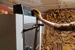 Holzheizung bedienen