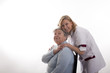 Pflegerin mit Seniorin 2