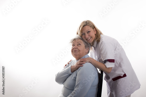 Photo: Pflegerin mit Seniorin 2 Pflegerin mit Seniorin 2