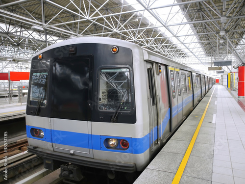 Foto: Mass rapid transit Mass rapid transit