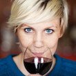 blaue augen und rotwein