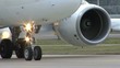 Video: Flugzeug wartet auf dem Vorfeld auf den Start Flugzeug wartet auf dem Vorfeld auf den Start