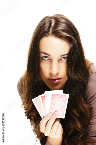 Foto: schöne frau spielt poker auf weissem hintergrund schöne frau spielt poker auf weissem hintergrund