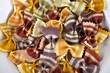 pates multicolores
