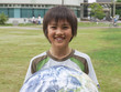 Photo: 地球の形をしたボールを持つ少年 地球の形をしたボールを持つ少年